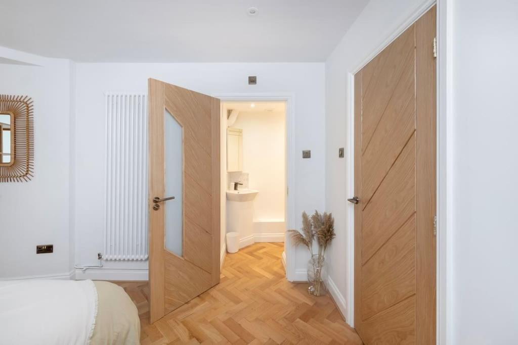 Spacious Apartment - 5 Minutes Walk To Bath Abbey Exteriör bild