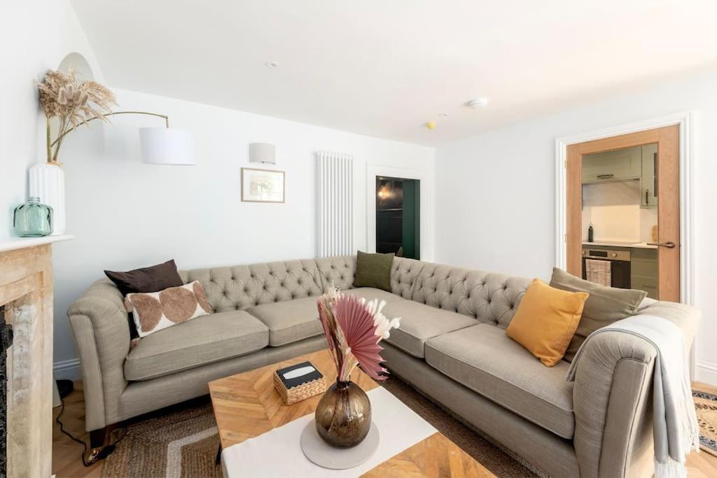 Spacious Apartment - 5 Minutes Walk To Bath Abbey Exteriör bild
